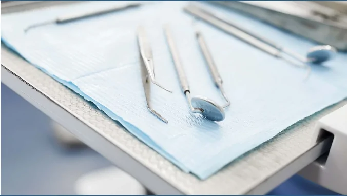 Travelling With Dentures? Tips To Avoid Emergencies Away From Home